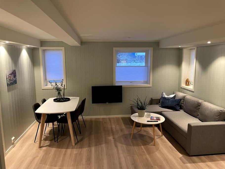 Lofoten - New Apartment, Close To Airport. 莱克内斯 外观 照片