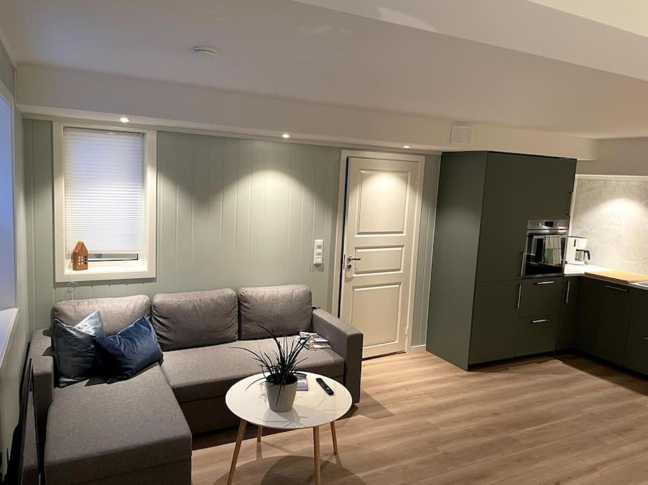 Lofoten - New Apartment, Close To Airport. 莱克内斯 外观 照片